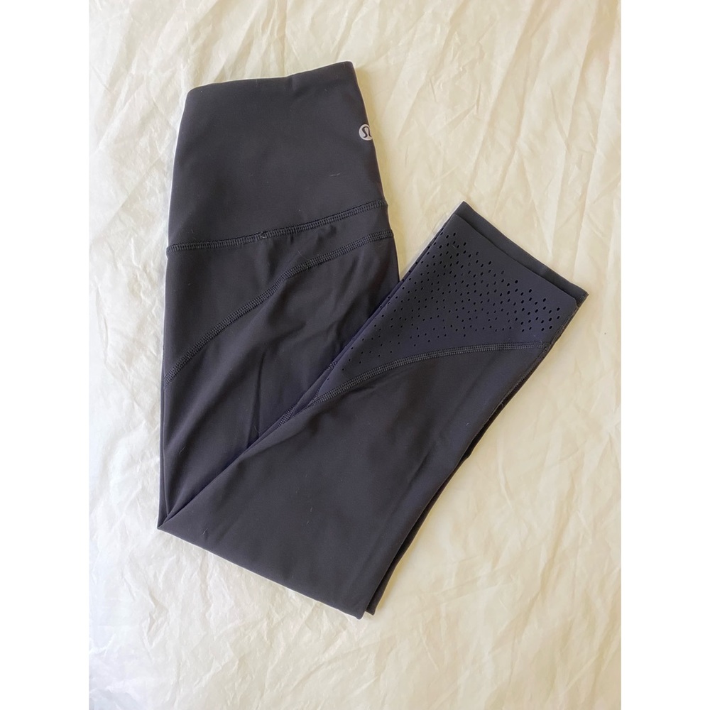Lululemon size 6 capri